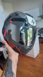Review photo – Scorpion Exo 1400 Carbon / Exo 391 / Exo 520 / R1 Air Photochromic Visor